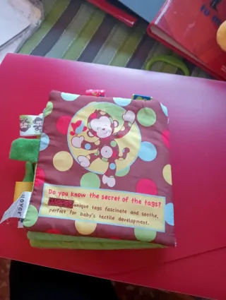 Cuento bebe de tela al tocarlo tiene ruidos