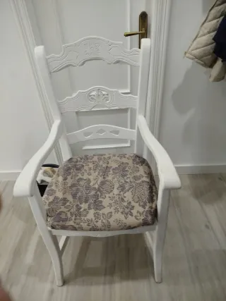 Silla de madera estilo templario