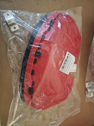 Protector desbrozadora rojo