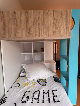 Tren cama con cajones y estanterías Son tres camas