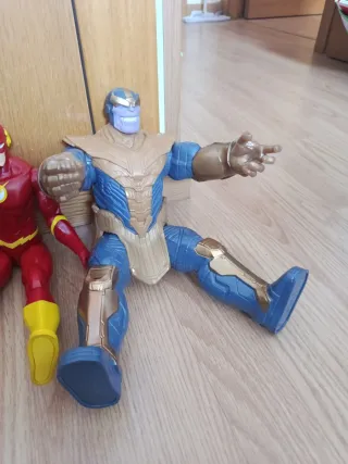 Figuras de Superhéroes (Superman, Batman, Hulk)