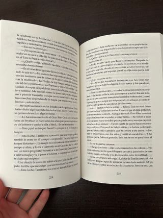 Una corte de rosas y espinas (saga acotar 1)