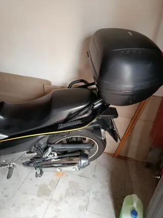 Suzuki Inazuma 250 Negra y Amarilla