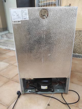 Congelatore verticale con 4 cassetti