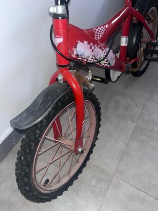 Bicicleta infantil roja Lightning McQueen
