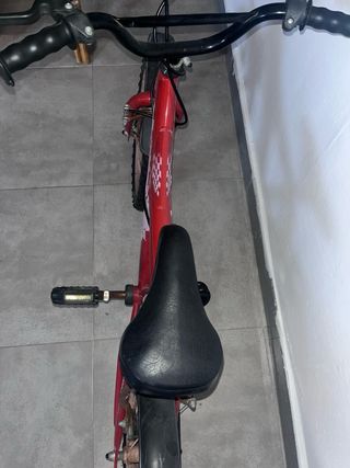 Bicicleta infantil roja Lightning McQueen