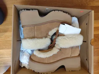 Botas UGG Esmee Marrones