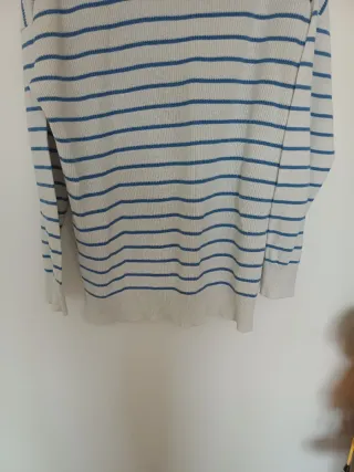 Maglioncino a righe bianco e blu