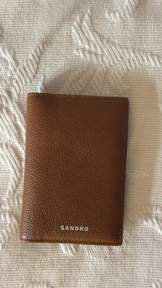 Cartera Sandro Cuero Grano Plegable