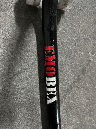 Caballete trasero moto negro