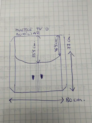 Mueble auxiliar blanco con puertas de madera