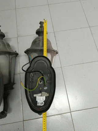 2 Farolas de jardín metálicas y de cristal