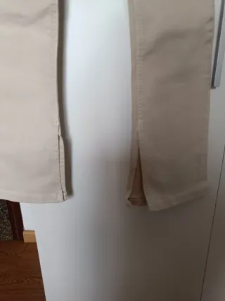 Pantalones Zara beige con abertura