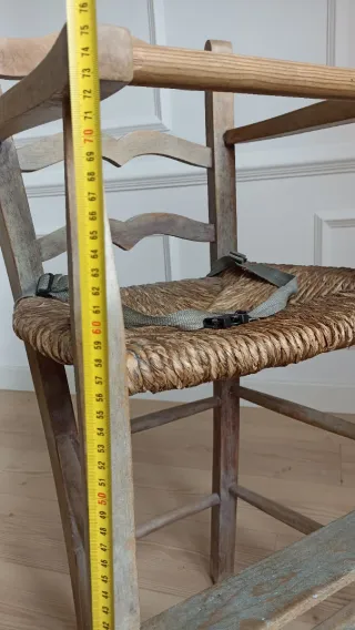 Trona de madera antigua