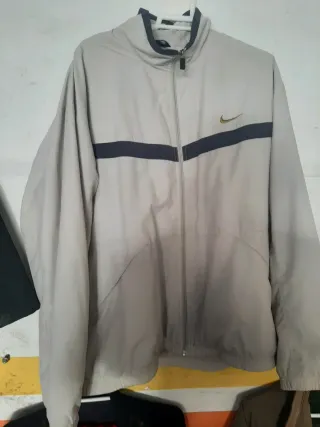 Chaqueta Nike Beige Deportiva