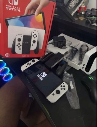 Nintendo Switch OLED Negra y Blanca