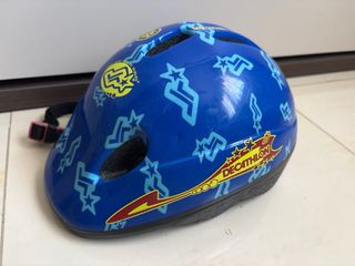 Casco infantil Decathlon azul estrellas