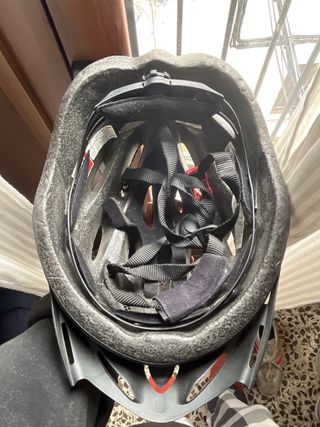 Casco de bicicleta negro