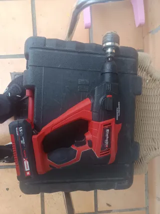 Sierra de sable Einhell y hojas Milwaukee