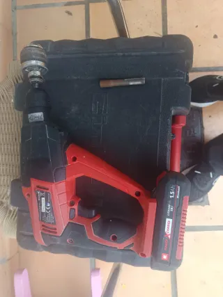 Sierra de sable Einhell y hojas Milwaukee