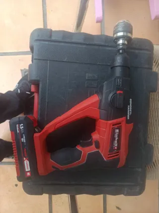 Sierra de sable Einhell y hojas Milwaukee