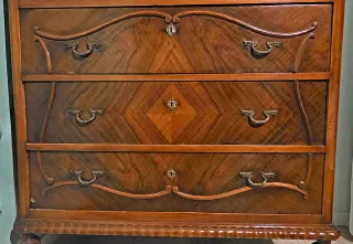 Cómoda antigua de madera - pulimentada