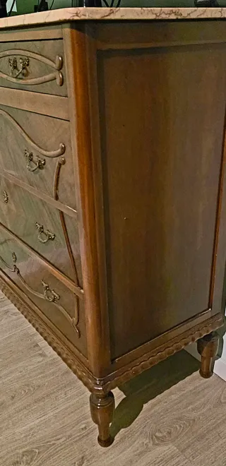 Cómoda antigua de madera - pulimentada