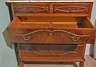 Cómoda antigua de madera - pulimentada