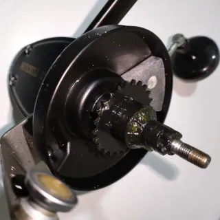 Carrete de pesca Mitchell 498