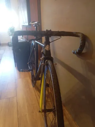 Bicicleta Fixie Negra Ruedas Azules talla s