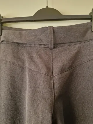 Pantalón Bombacho Gris con Cinturón