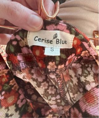 Mono de pana de flores