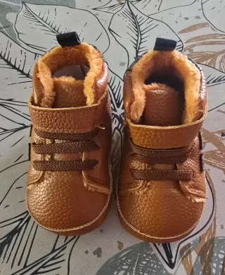 Zapatos de bebé marrones