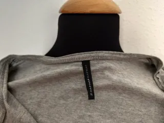 Camiseta NAF NAF gris talla XL