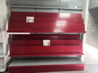 Mobiliario Tienda Metal y Madera