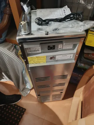 Fuente de agua fría Mediclinics 50L + Ósmosis