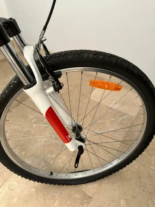 Bicicleta Rockrider gris y roja