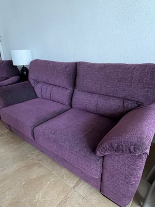 Sofá 2 plazas + sillón morado en perfecto estado