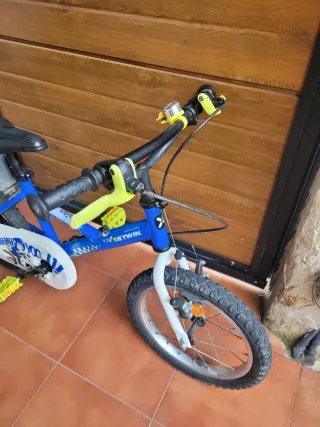 Bicicleta infantil azul BTWIN