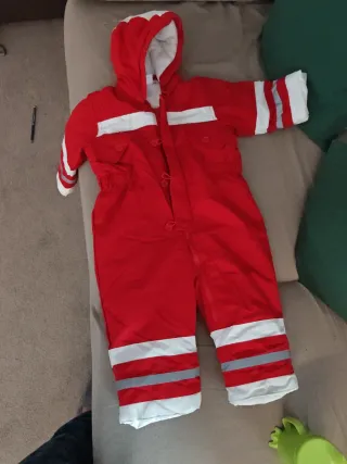 Traje de nieve rojo y blanco