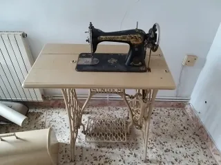 Máquina de coser Singer antigua, en buen estado