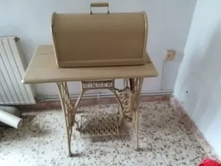 Máquina de coser Singer antigua, en buen estado