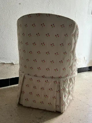Butaca descalzadora con tela estampada