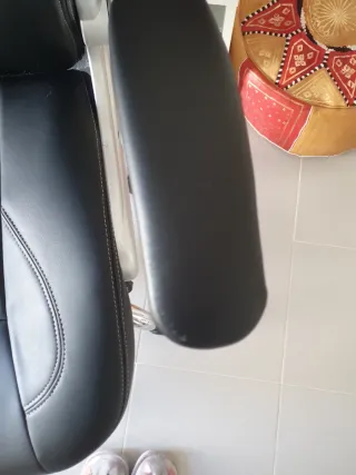 Silla de oficina ergonómica negra