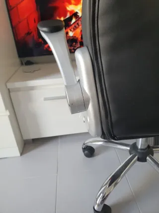 Silla de oficina ergonómica negra