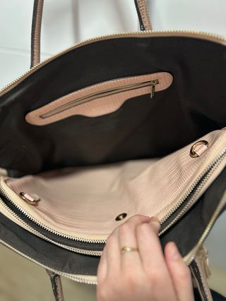 Bolso marrón apto para portátil