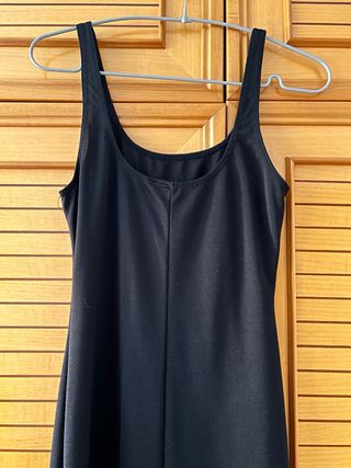 Vestido negro de tirantes