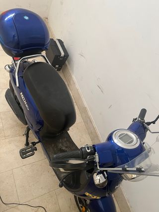Moro elettrico blu