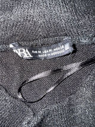 Vestido negro manga abullonada midi