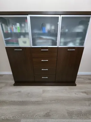 Vitrina de salón madera y cristal